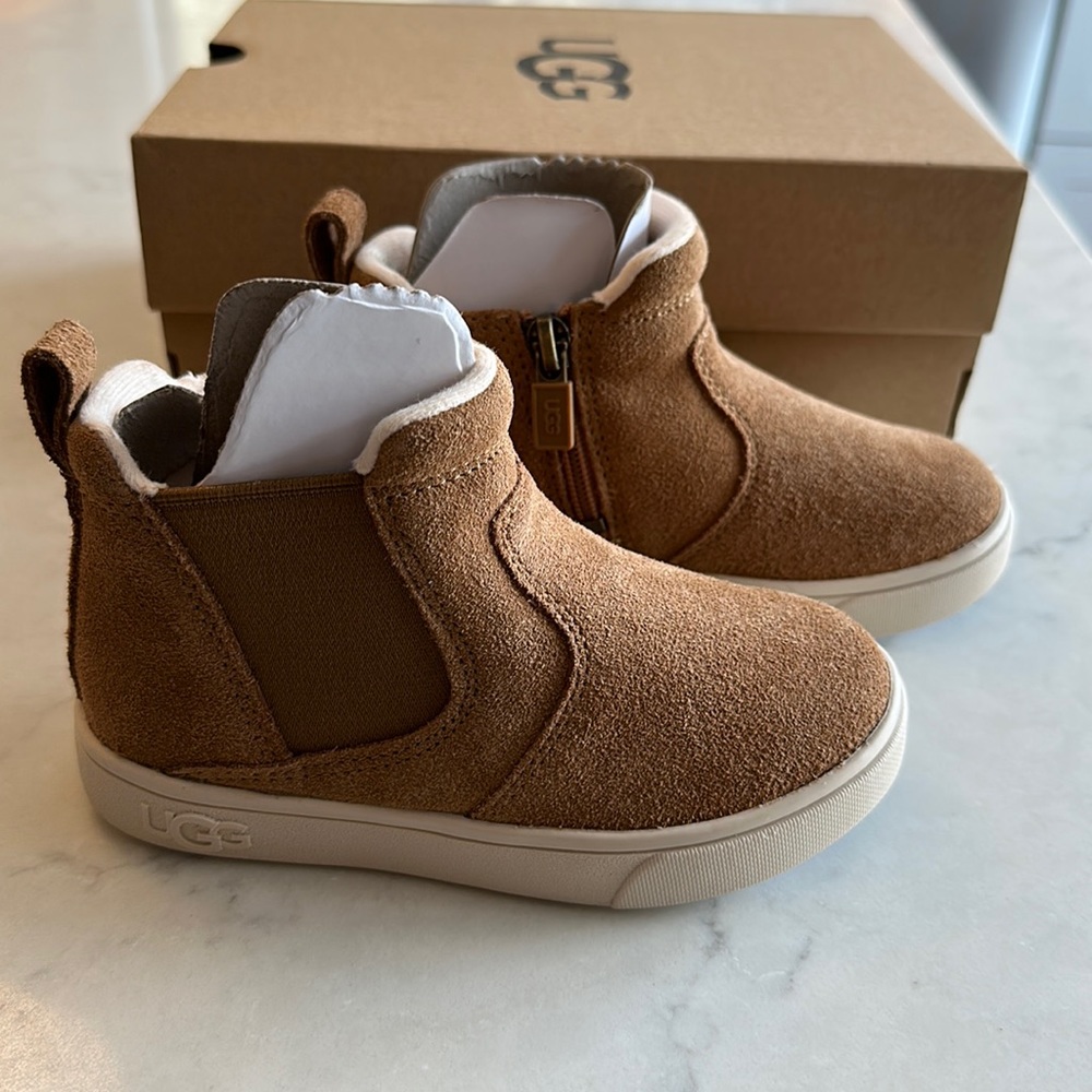 UGG Unisex-Child Hamden II Chelsea Boot